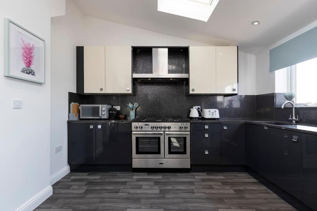 Auckland View - A Comfy & Spacious 4Bed With Views Coundon Екстер'єр фото