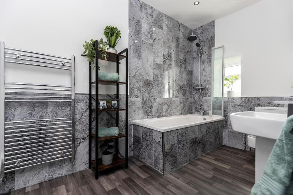 Auckland View - A Comfy & Spacious 4Bed With Views Coundon Екстер'єр фото